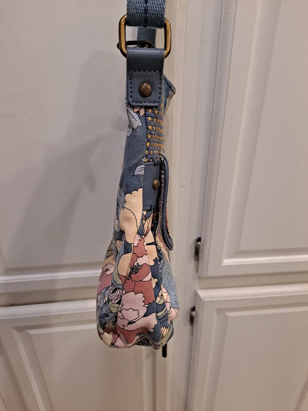 Sakroots Artist Circle Blue Floral Patchwork Cotton Crossbody Multicolor Accents - Picture 8 of 16